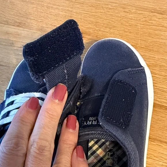 3 pair bundle, boys spring/summer sneakers and water shoes, size 8/9 - Picture 6 of 16